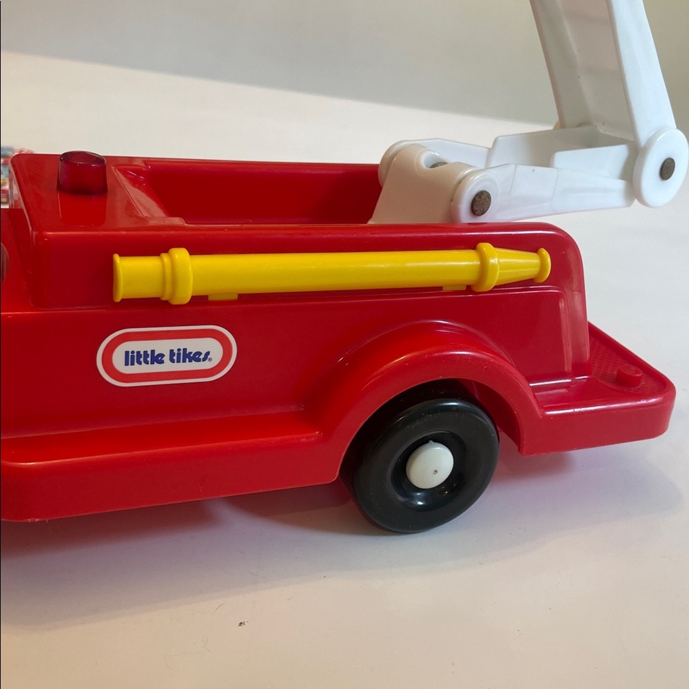Little Tikes Toddle Tot Firetruck & 3 Toddle Tots - Picture 6 of 12